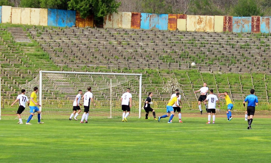 Zoom in Волов - Локо (Русе)