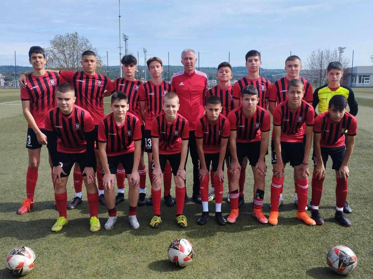 Zoom in Локомотив U15