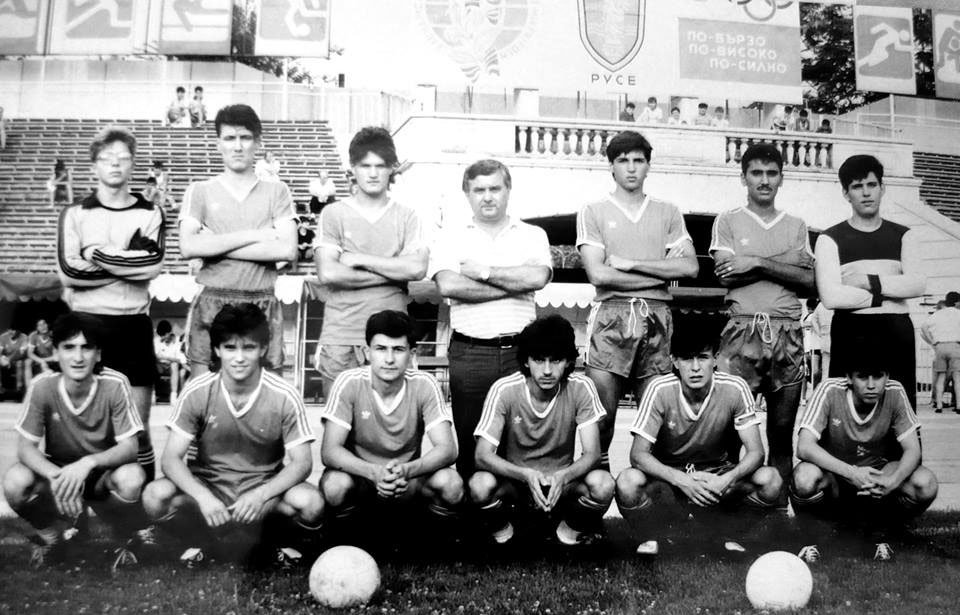 Zoom in Старша възраст 1990