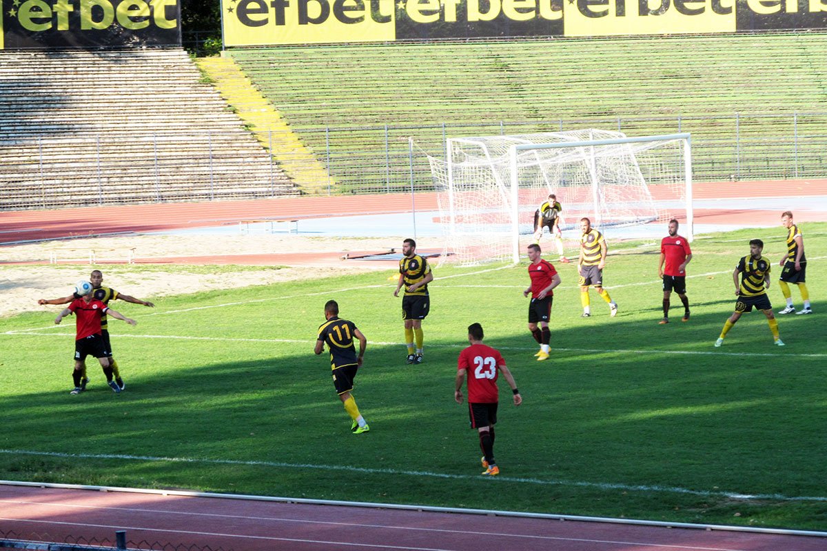 Zoom in Локо (Русе) - Ботев (Нови пазар) 3:1