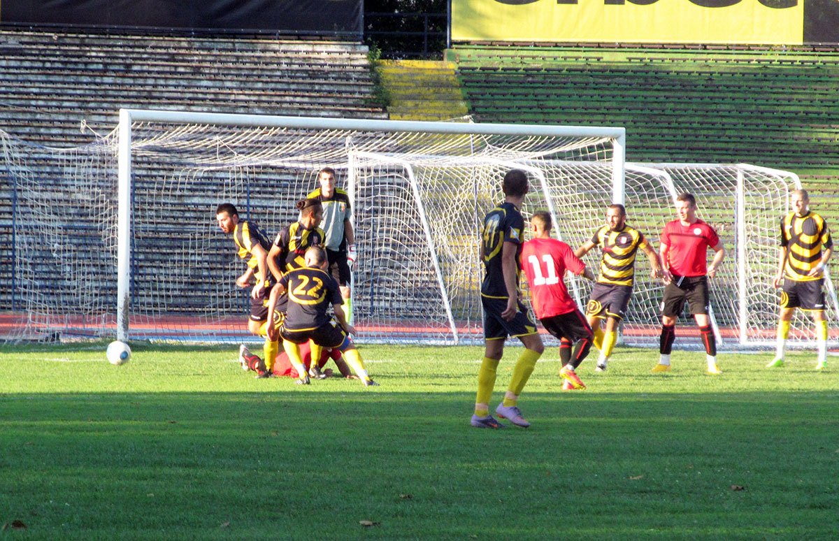 Zoom in Локо (Русе) - Ботев (Нови пазар) 3:1