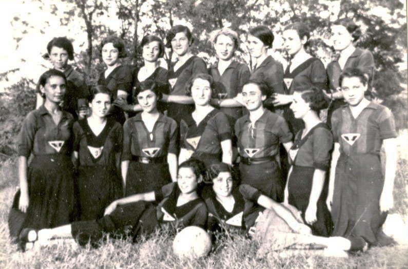 Zoom in Баскетбол и волейбол