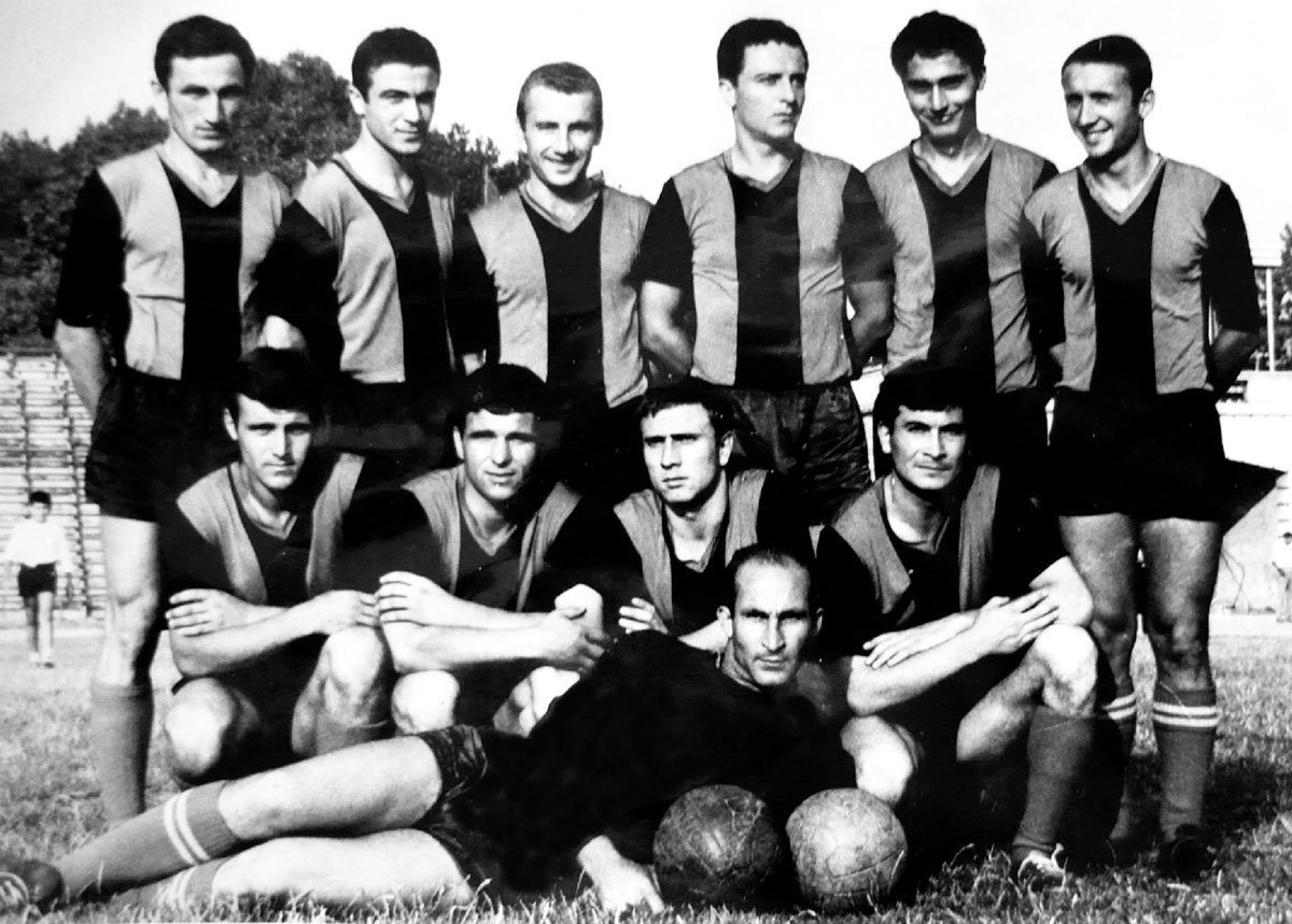 Zoom in Локо (Русе) през сезон 1964/65